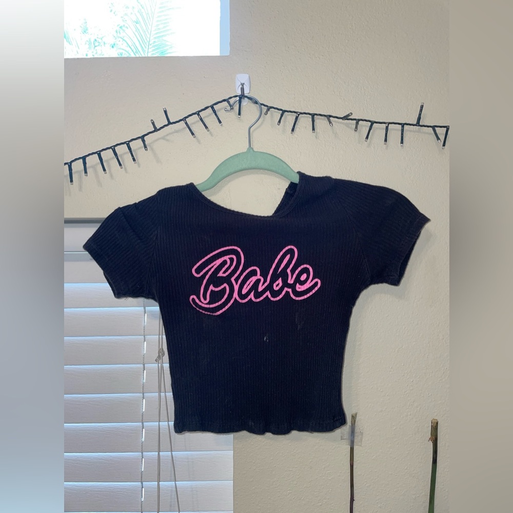 Black cropped women’s top